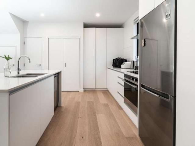 2/210 Karori Road, Karori, Wellington City