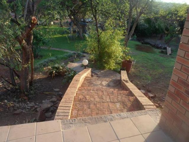 221 ha Land available in Zeerust