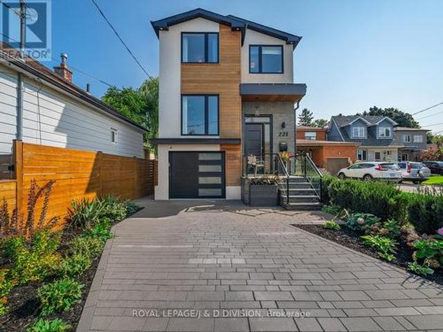 221 Virginia Avenue, Toronto, ON, M4C 2T6 house for sale | Listing ID E13098 | Royal LePage