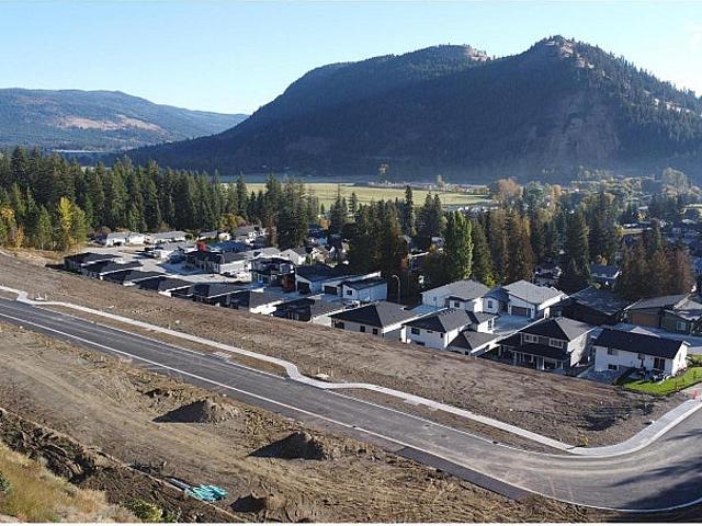 2225 Mountain View Avenue Lumby, British Columbia