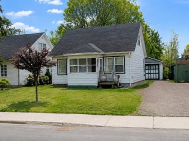 2220 Ch. Laval, Montréal Saint Laurent, QC, H2W 2H8 house for sale | Listing ID 11334 | Royal LePage