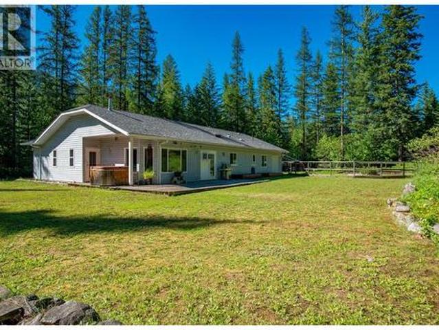 2222 Jenisa Road, Castlegar, BC, V1N 2L8 house for sale | Listing ID 10398 | Royal LePage