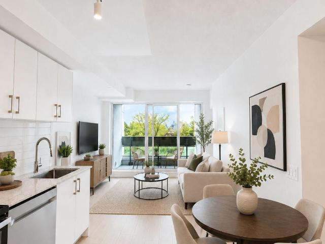 222 4 Eglinton Avenue W, Etobicoke | 2+1Beds/2Bath, Condo, $2,700/mo | Condos. Ca
