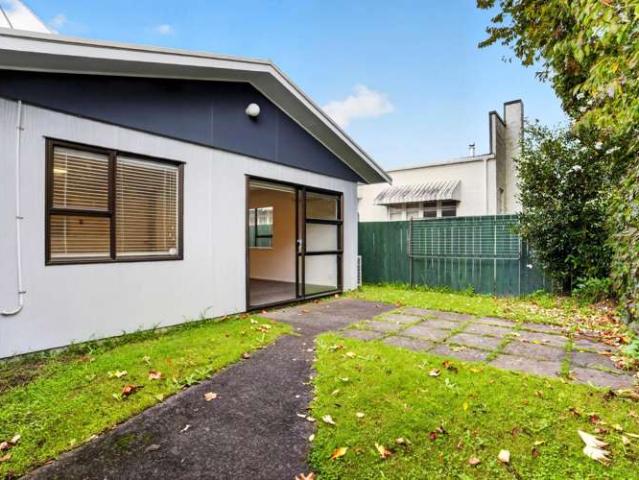 2/22 Great South Road, Papakura