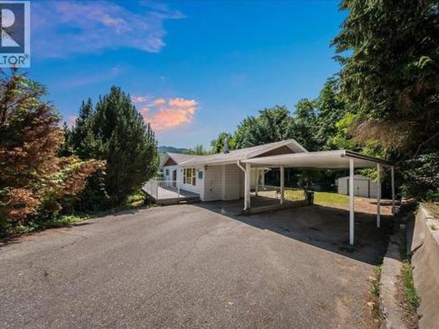 222 Wolfe Drive, Warfield, BC, V1R 4M2 house for sale | Listing ID 10393 | Royal LePage