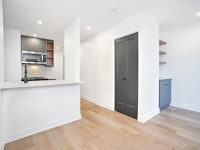2235 Prud’Homme Douek.ca 3 Bedroom Apartment for Rent at 2235 Av Prud'Homme, Montréal, QC H4A 3H3 Haut Lachine