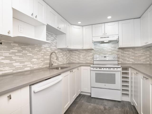 2235 Prud’Homme Douek.ca #101, 3 Bed, 1 Bath [object Promise] for Rent