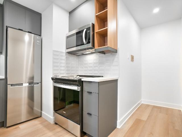 2235 Prud’Homme Douek.ca 2 Bedroom Apartment for Rent at 2235 Av Prud'Homme, Montréal, QC H4A 3H3 Haut Lachine