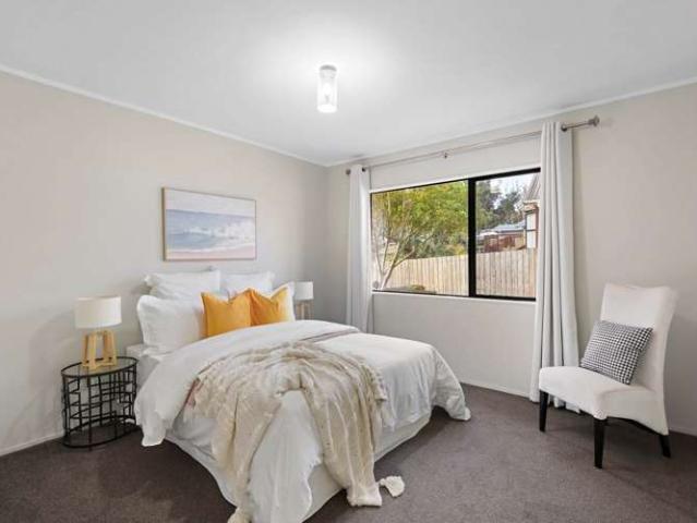2/238 Sunset Road, Windsor Park, North Shore City