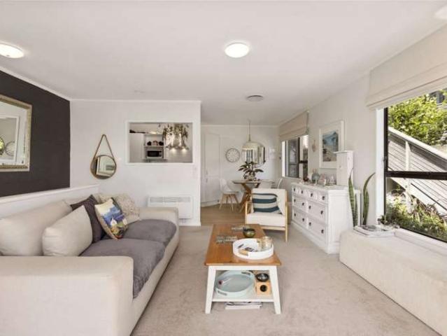 2/238 The Esplanade, Island Bay, Wellington City