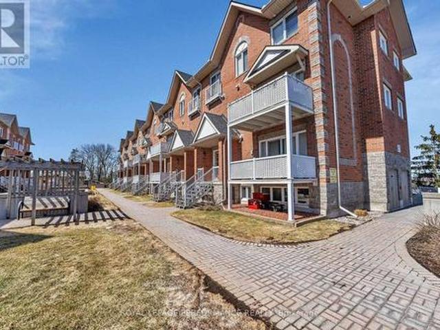 223 3 St. Joseph Boulevard, Ottawa, ON, K1E 3Y3 townhouse for sale | Listing ID X12091 | Royal LePage