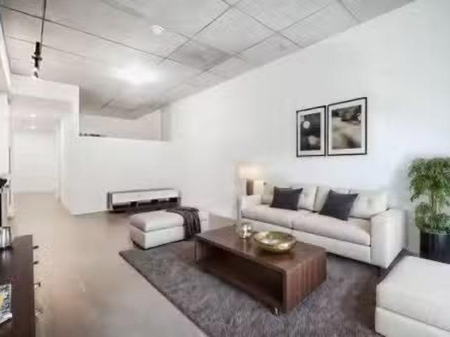 224 200 Boul. Marcel Laurin, Montréal Saint Laurent, QC, H4M.