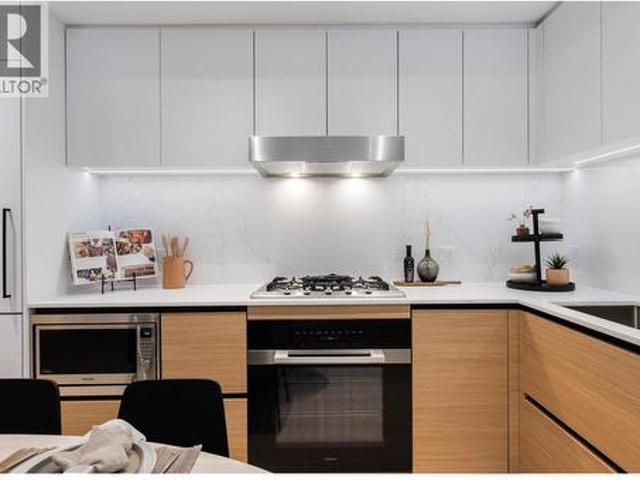 224 47 Th Avenue W, Vancouver, BC, V5Y 0P2 townhouse for sale | Listing ID R3124 | Royal LePage
