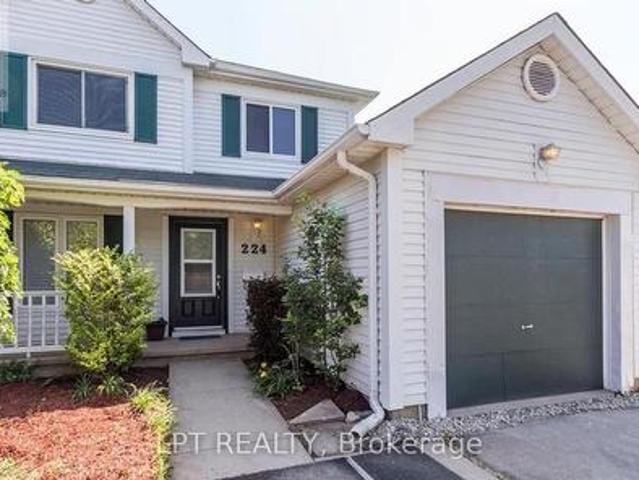 224 A Portsmouth Gate, Waterloo, ON, N2T 2H9 house for lease | Listing ID X13520 | Royal LePage