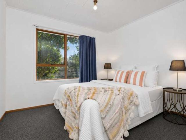 2/24 Tango Place, Henderson, Waitakere City