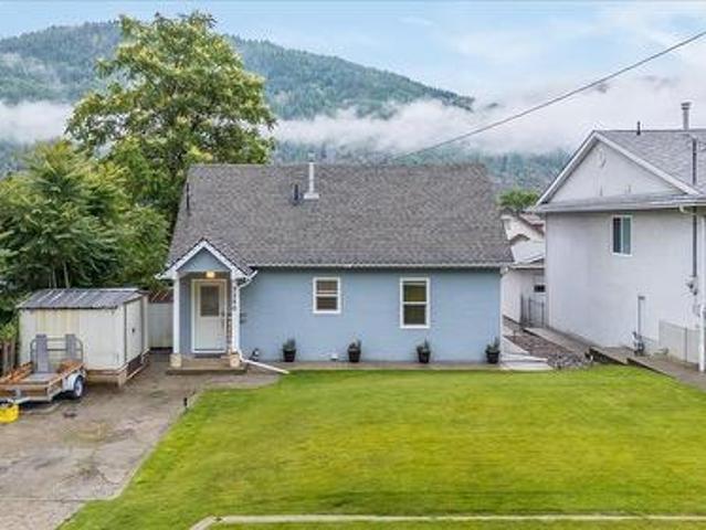 2250 Eighth Avenue, Trail, BC, V1R 3E3 house for sale | Listing ID 10393 | Royal LePage