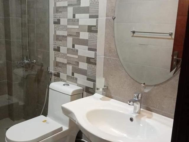 2250 Ft² Flat for Rent