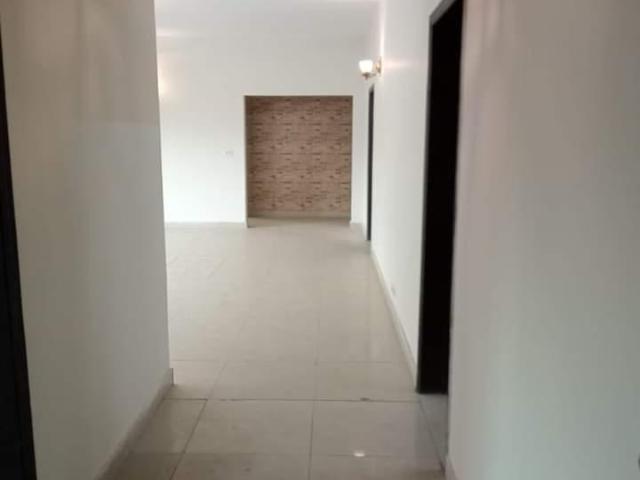 2250 Ft² Flat for Rent