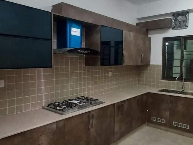 2250 Ft² Flat for Rent