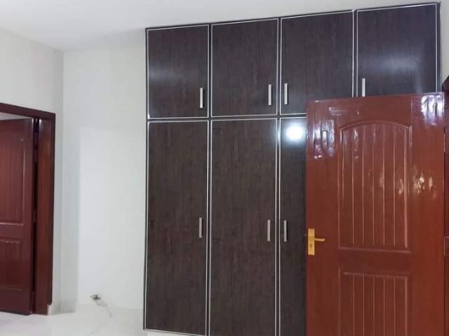 2250 Ft² Flat for Rent