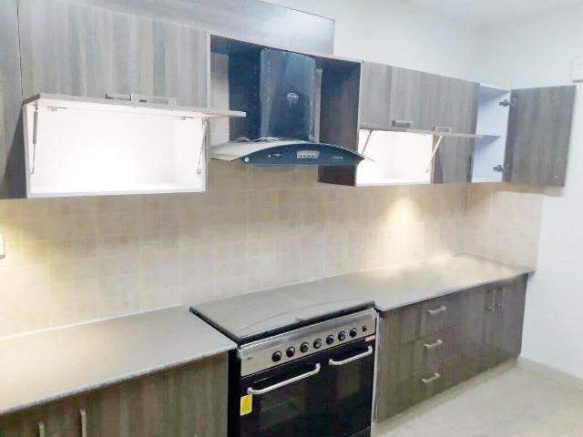 2250 Ft² Flat for Rent