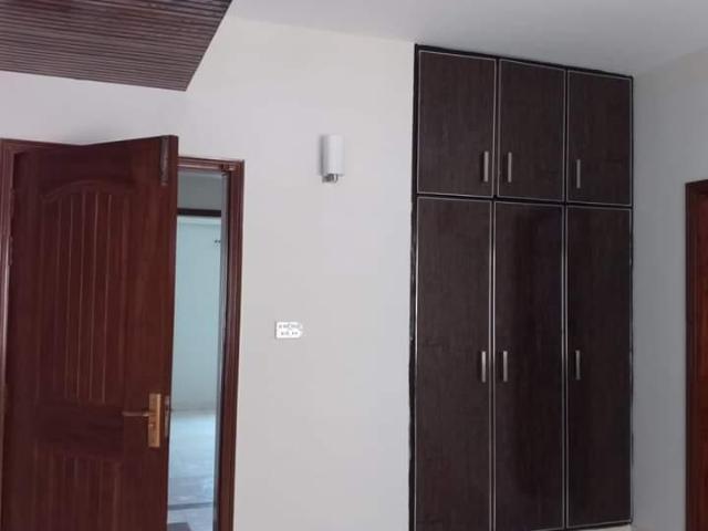 2250 Ft² Flat for Rent