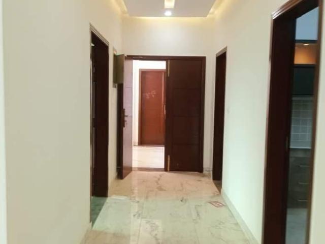 2250 Ft² Flat for Rent