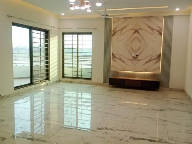 2250 Ft² Flat for Rent