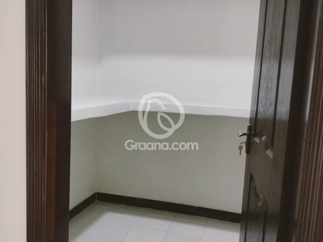 2250 Ft² Flat for Sale