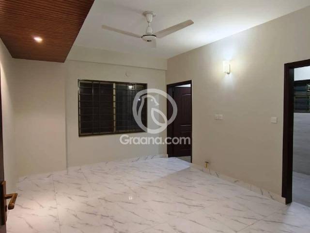 2250 Ft² Flat for Sale