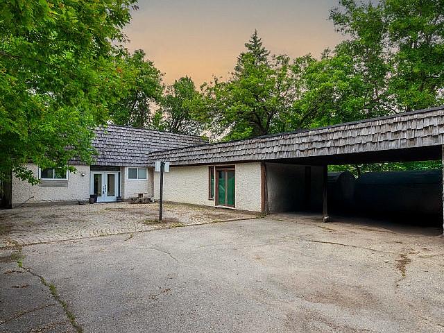 2253sqft 3bdrm Bungalow Situated On A 0.5acre Riverfront Lot!