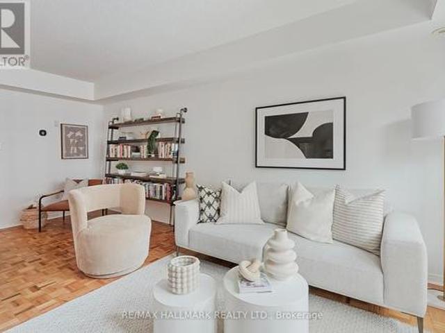 225 30 Merchant Lane, Toronto, ON, M6P 4J6 townhouse for sale | Listing ID C11947 | Royal LePage