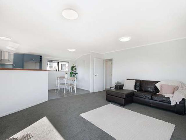 2/25 Clearview Heights, Ranui, Waitakere City