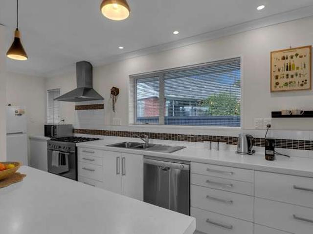 2/266 Sawyers Arms Road, Bishopdale, Christchurch City