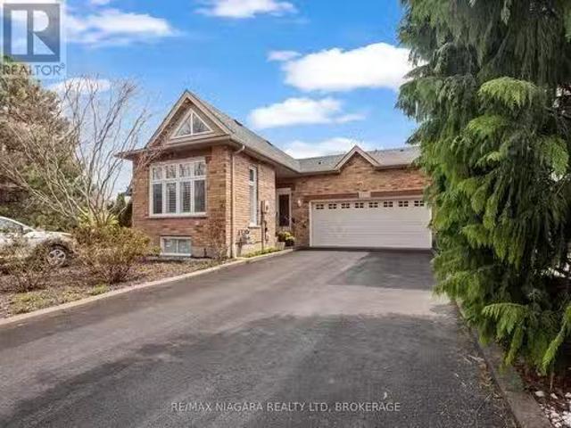 2270 Stonehaven Avenue E, Niagara Falls Stamford, ON, L2J 4K.
