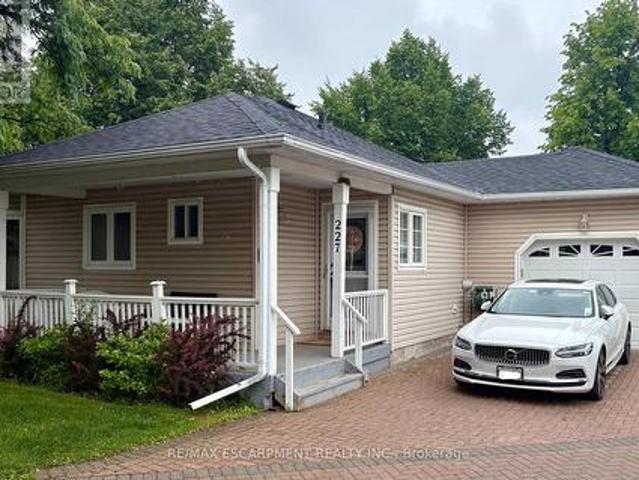 227 Silverbirch Boulevard, Hamilton, ON, L0R 1W0 condo for sale | Listing ID X13479 | Royal LePage