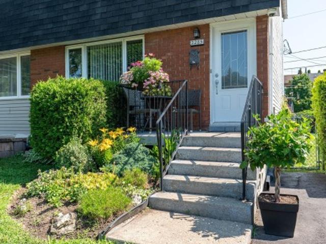 2285 Rue De Mexico, Laval Chomedey, QC, H7M 3E1 house for sale | Listing ID 12688 | Royal LePage