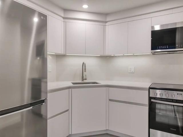 2285 Saint Mathieu Street
