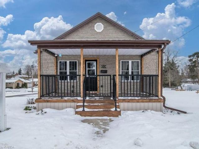 228 Bridge Street W