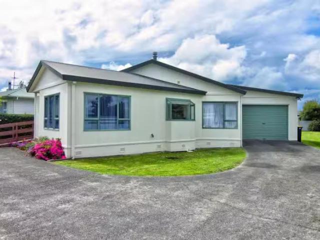 228 High Street North, Carterton, Carterton