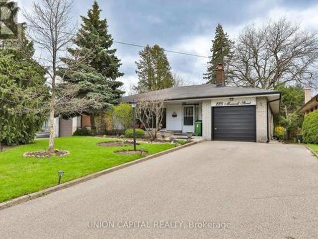 228 Maxwell Street, Toronto, ON, M3H 5B7 house for sale | Listing ID C13208 | Royal LePage