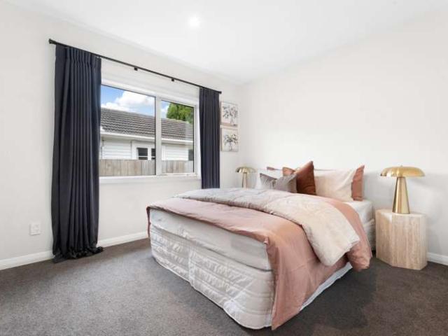 22 Taikata Road, Te Atatu Peninsula, Waitakere City