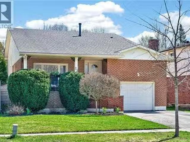 22 Vance Crescent, Waterdown, ON, L8B 0B8 house for sale Li.
