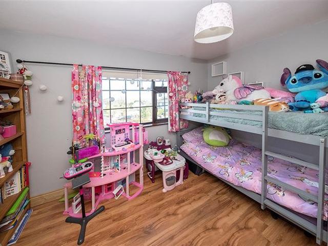22 Victoria Estate, Carrignafoy, Cobh, Cork Denise Radley Auctioneers 4943 MyHome. Ie Residential