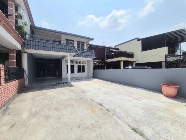 22 x 75 FACING OPEN Double Storey Seksyen 10 Shah Alam FOR SALE