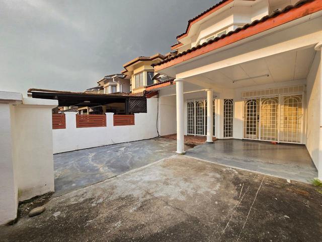 22 X 75 Refubished 2 Storey Jalan Paladium Section 7 Shah Alam