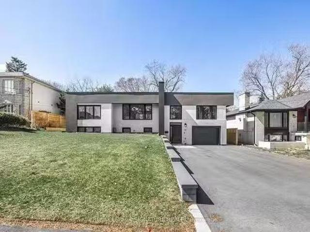 22 Yorkleigh Avenue, Toronto, ON, M9P 1Y4 Luxury House for s.