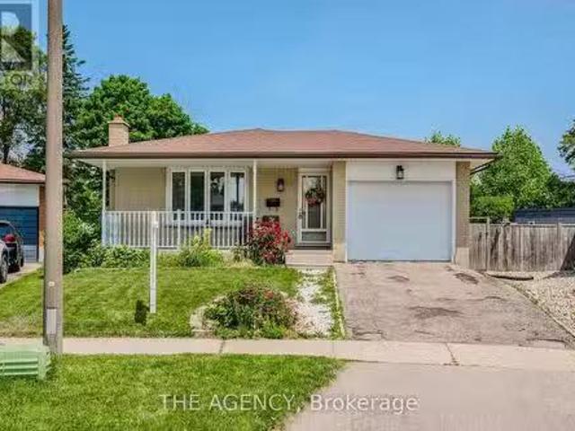 22 Brookside Crescent, Kitchener, ON, N2N 1H1 house for sale.