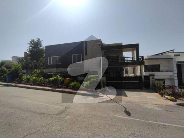 22 Marla Upper Portion Available For Rent In Bahria Town Phase 8
