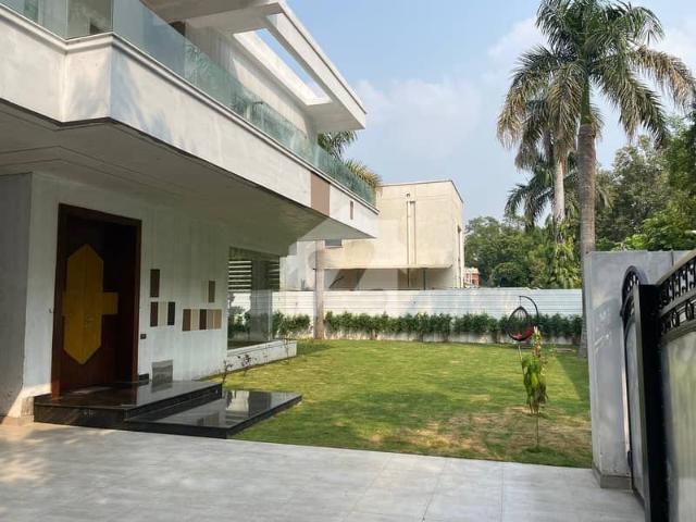 22 Marla Corner House